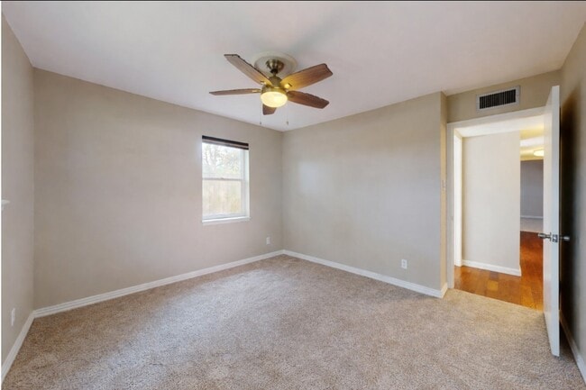 Building Photo - 2819 Fortuna Dr