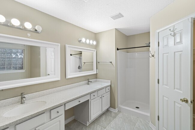 Building Photo - 8778 Faye Ct