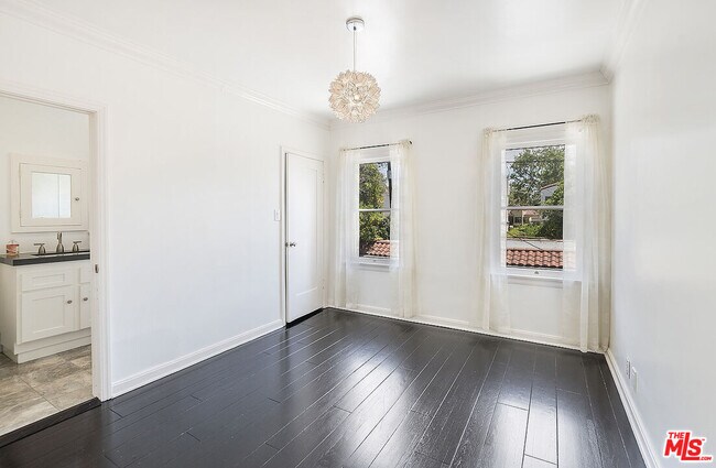 Building Photo - 244 S Mansfield Ave