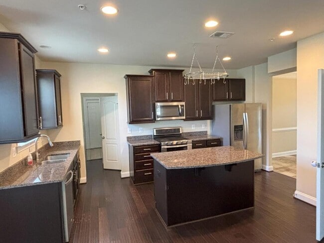 Building Photo - 6778 McCormick Dr