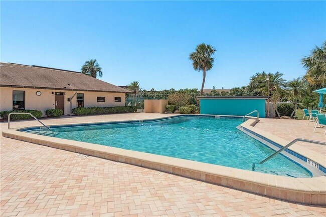 Building Photo - 6425 Shoreline Dr