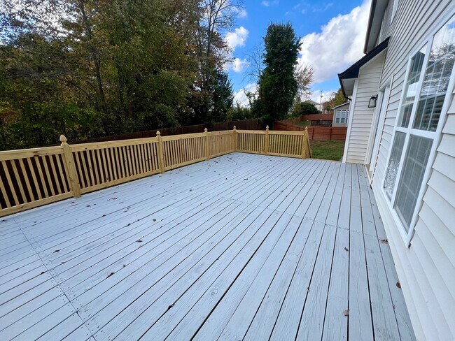 Building Photo - Four bedroom, 3.5 bath house in Elon!  Mus...