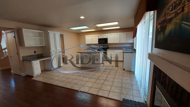 Building Photo - This is a large 4 bedroom, 3 bath SOLAR house with a bonus room upstairs