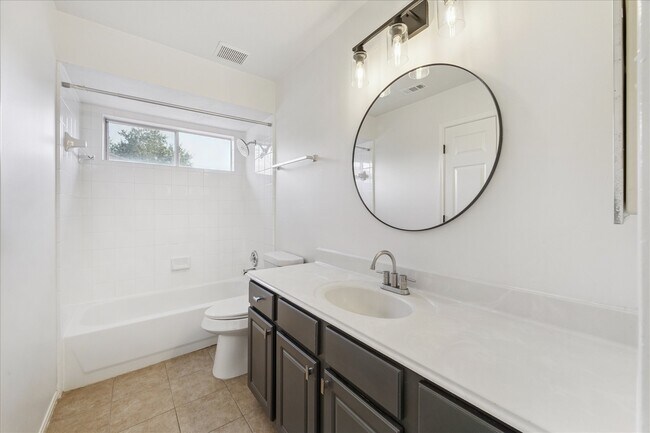 Building Photo - 315 Vantage Pointe Cir