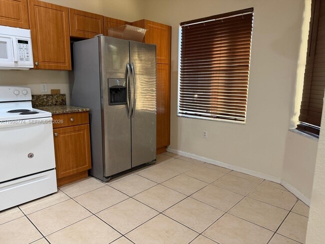 Building Photo - 8246 SW 27th St