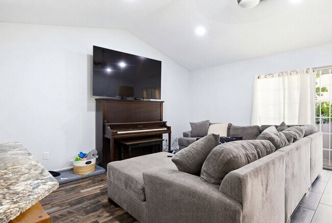 Building Photo - 845 N Valley View Dr