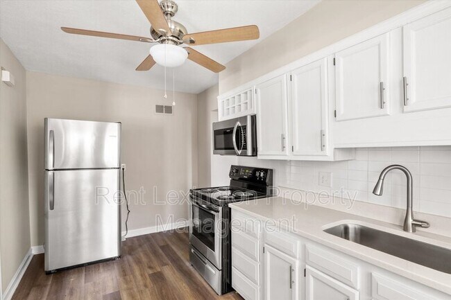 Building Photo - 1462 Meadowthorpe Ave