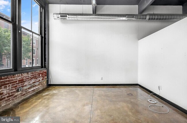 Building Photo - 1701 Tulip St