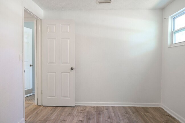 Building Photo - 395 Aurora Boulevard