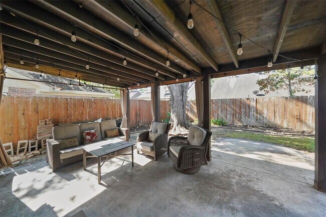 Building Photo - 10035 Red Wolf Ln