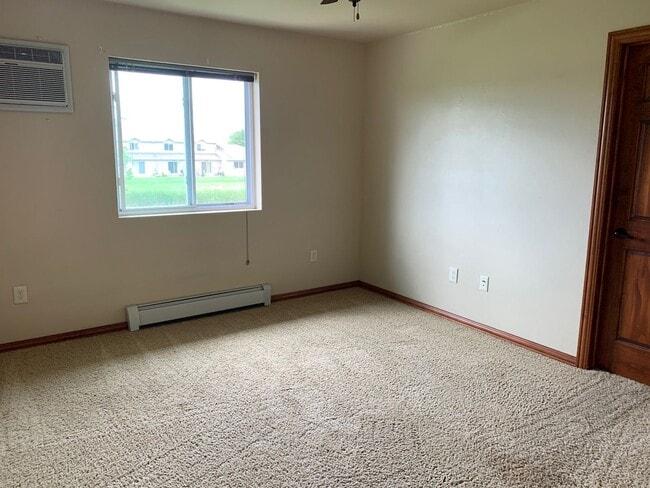 Building Photo - 2 Bedroom, 2 bathroom apartment IMMEDIATE MOVE IN