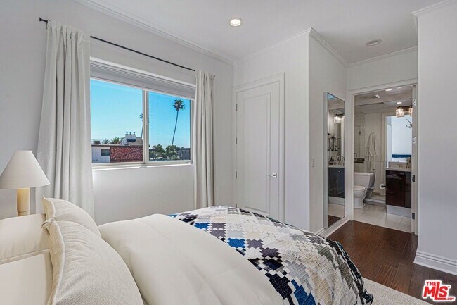 Building Photo - 1316 Amherst Ave