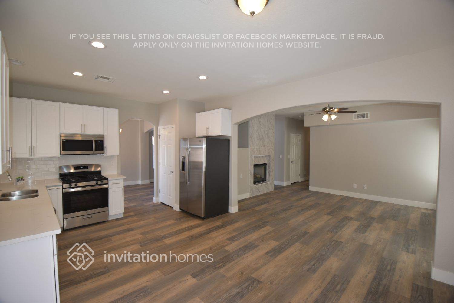 Building Photo - 3933 Country Lights St