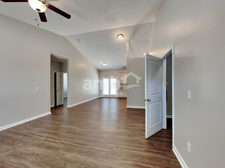 Building Photo - 22 Tack Ln