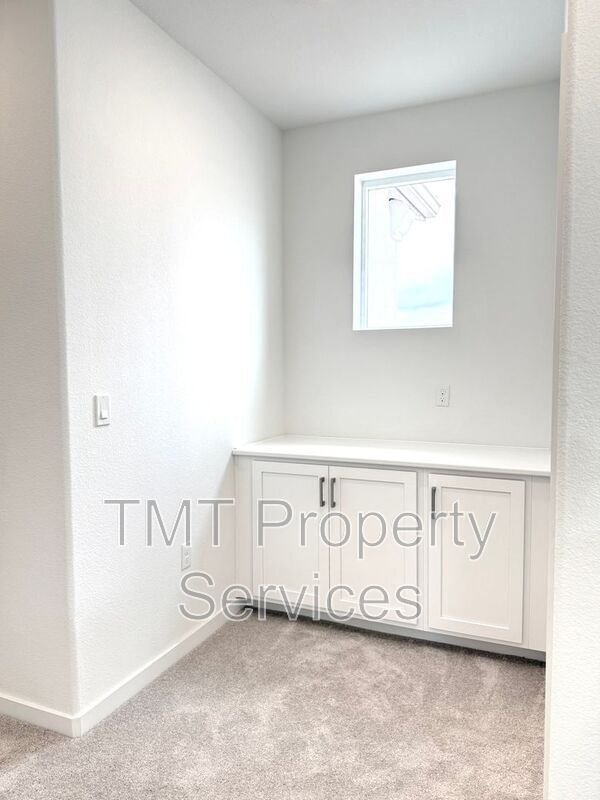 Building Photo - 10123 Blue Whale Wy