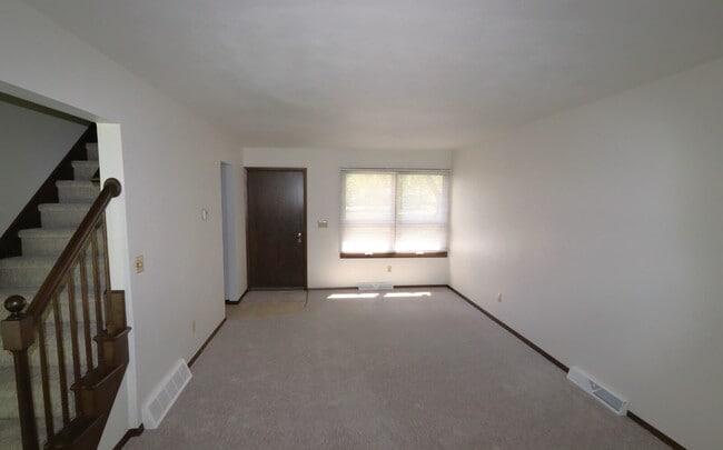 Building Photo - Nice side by side Appleton Duplex