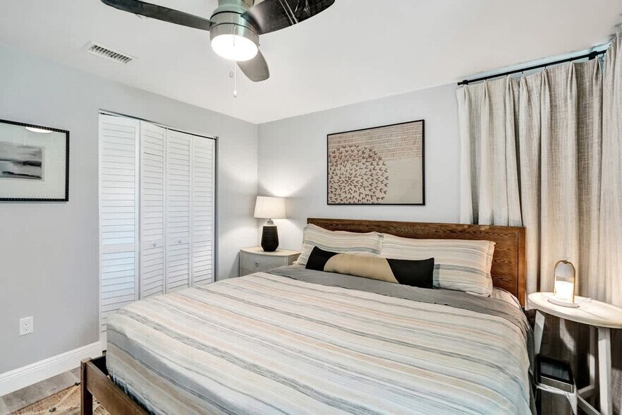 Building Photo - 1587 NE 30th St