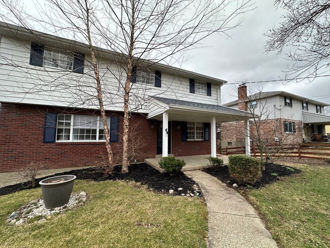 Building Photo - Colerain- 4 bed 2.5 bath 2 car garage Trad...