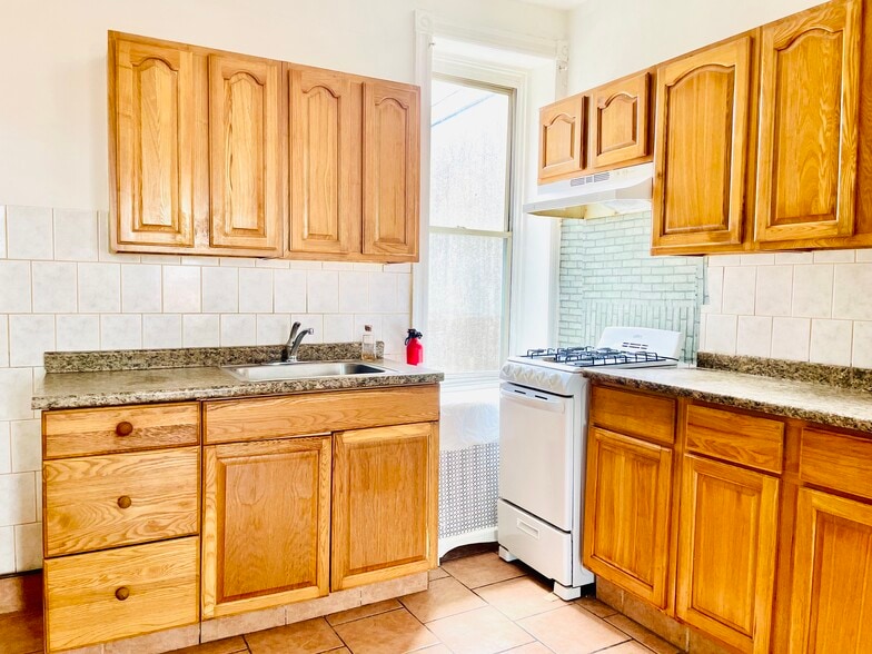 kitchen - 1418 Wolf St