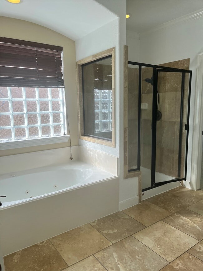 Building Photo - 7606 Westmoreland Dr