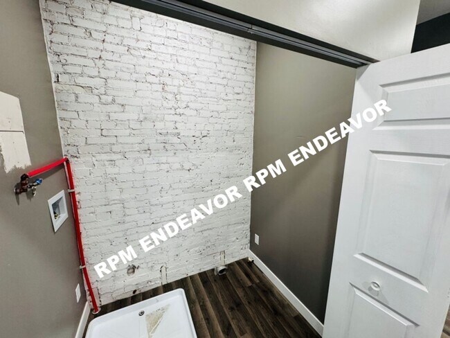 Building Photo - 3230 Pulaski St