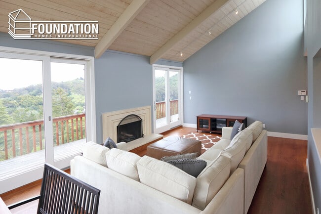 Building Photo - 4BR/3BA Tam Valley Home w/ Pano Views!  So...