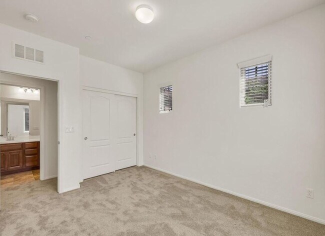 Building Photo - 614 Taliput Palm Pl