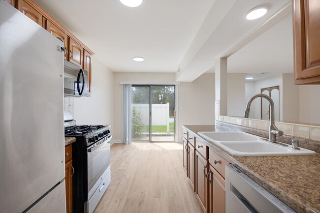 Building Photo - 40 N Waterford Dr