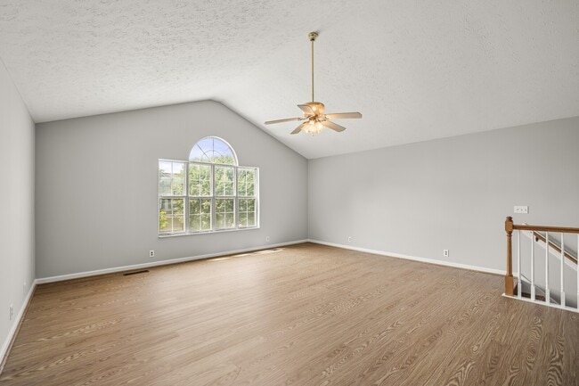 Building Photo - 3127 Creekview Ln