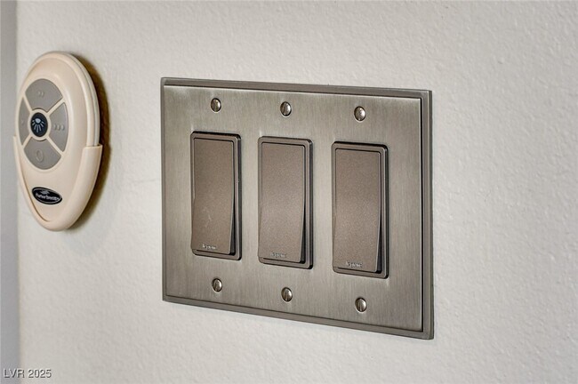 Building Photo - 8729 Red Brook Dr