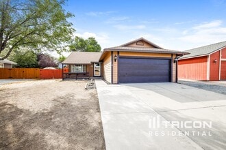 Building Photo - 6725 Canoe Hill Dr