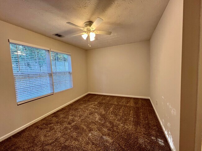 Building Photo - 707 Porter Ln