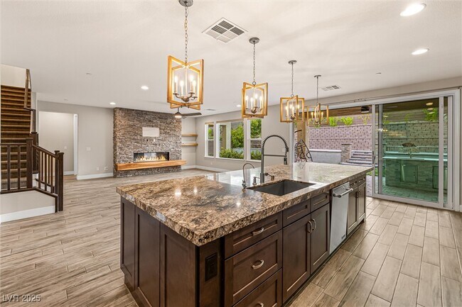 Building Photo - 4631 Amazing View St