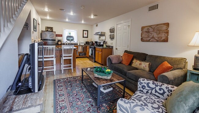 Building Photo - The Nest: Fully Furnished detached Cottage...