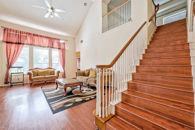 Building Photo - 6806 Rhodes Ct