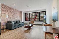 Building Photo - 932 S Hill St