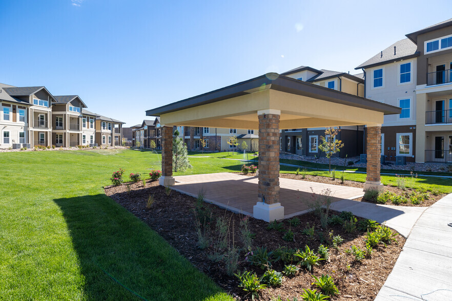 Landscaped Courtyards - Fox Bridge on Union