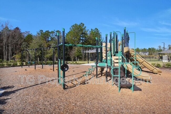 Building Photo - 13968 Molina Dr