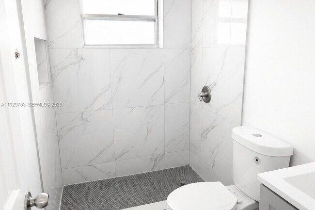 Building Photo - 345 Beacom Blvd