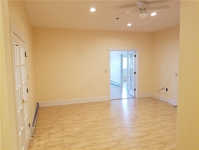 Building Photo - 16 Clearview Ave