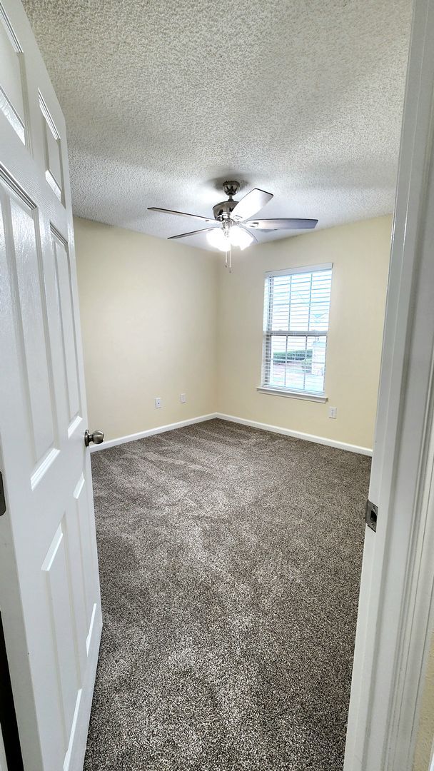 Building Photo - 485 Canyon Oak Loop