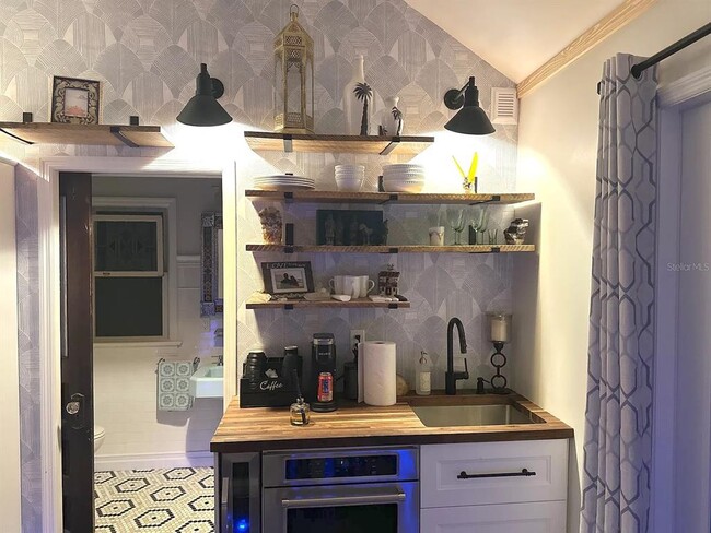 Building Photo - 2500 Burlington Ave N