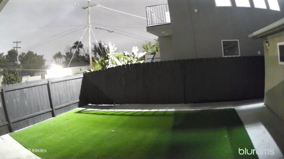 Large Fenced in turf yard - 6467 Richard St