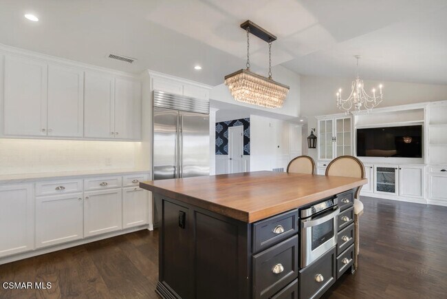 Building Photo - 2076 Hillsbury Rd