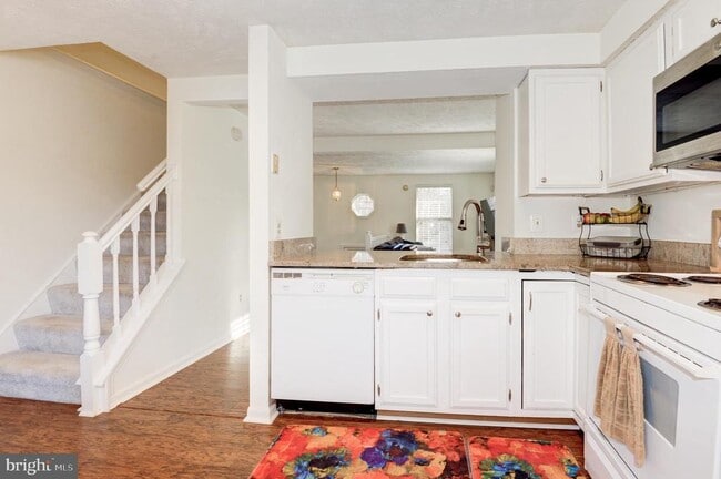 Building Photo - 1598 Woodcrest Dr