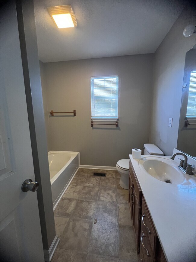 Building Photo - 1714 Dublin Ct