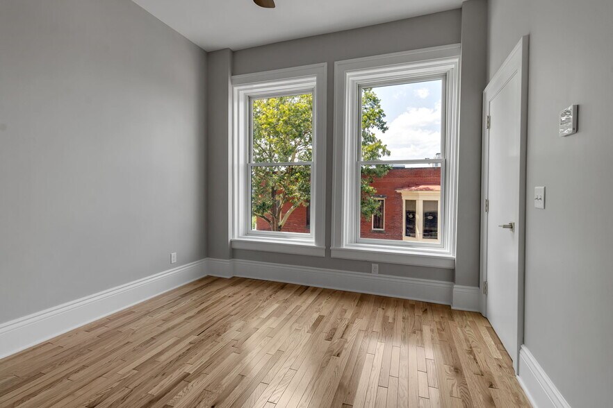 Building Photo - 670 Main St