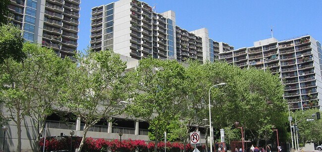 Building Photo - 255 S Hill St
