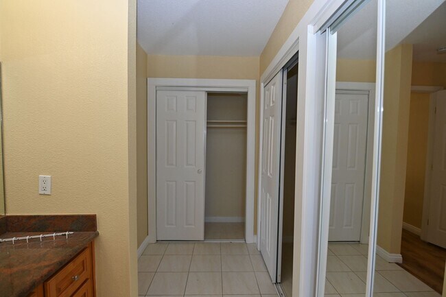 Building Photo - Beautiful 5 bed 3 bath, 2 car Garage & Pool, Near Snell & Calero