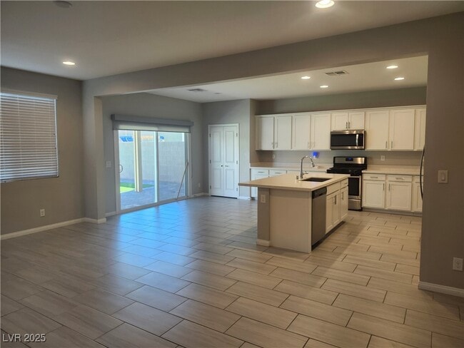 Building Photo - 9897 W Oleta Ave